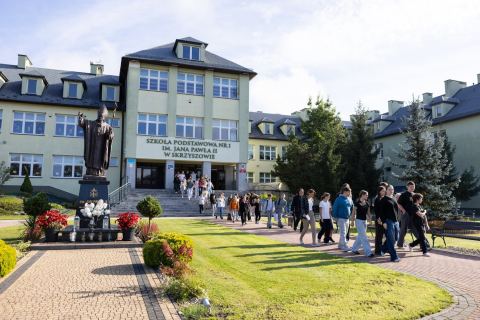 Ćwiczenia ewakuacyjne w Szkole Podstawowej nr 1 w Skrzyszowie — zdjęcie 17
