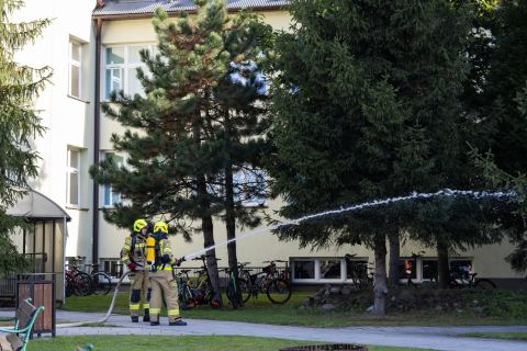 Ćwiczenia ewakuacyjne w Szkole Podstawowej nr 1 w Skrzyszowie — zdjęcie 7