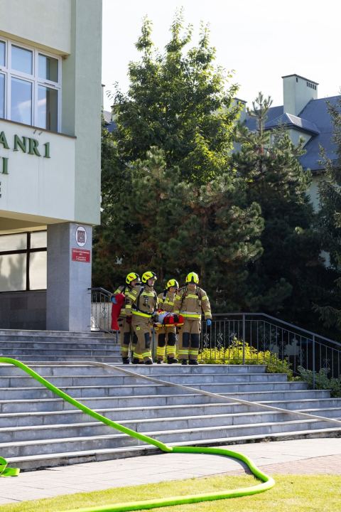 Ćwiczenia ewakuacyjne w Szkole Podstawowej nr 1 w Skrzyszowie — zdjęcie 5