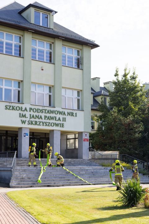 Ćwiczenia ewakuacyjne w Szkole Podstawowej nr 1 w Skrzyszowie — zdjęcie 12